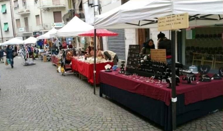 Mercatino del Vintage usato e antiquariato